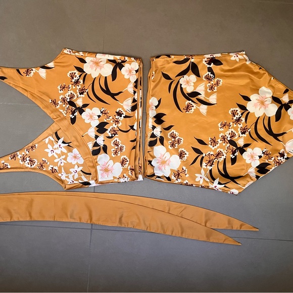 Floral Baiia 4-Piece Swimsuit in Yellow and Black - Picture 4 of 5